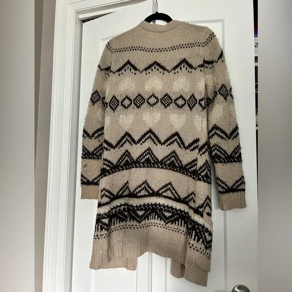 Patterned wool shall - Picture 2 of 3